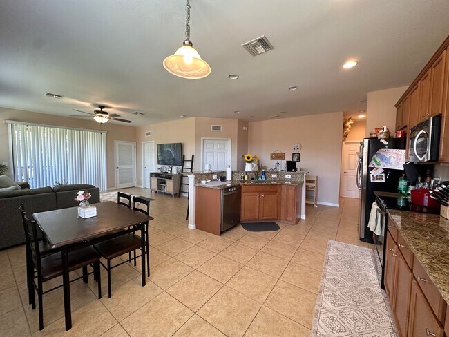 Building Photo - 3BR PLUS DEN IN ESTERO