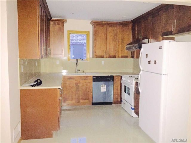 Foto del edificio - 64-58 233rd St
