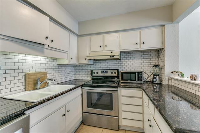 Foto del edificio - 5303 Fleetwood Oaks Ave