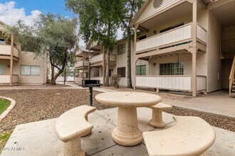 Building Photo - 616 S Hardy Dr
