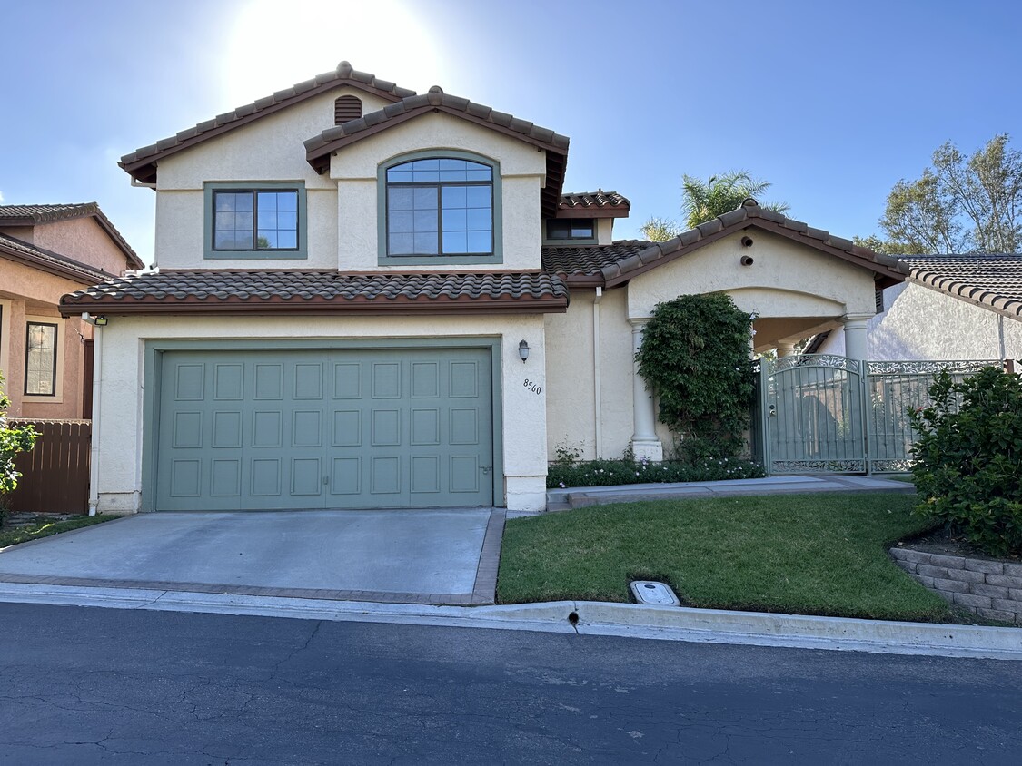 Front - 8560 Paseo Ladera