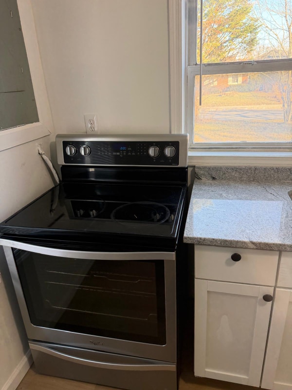 Foto del edificio - 1665 Elaine Rd