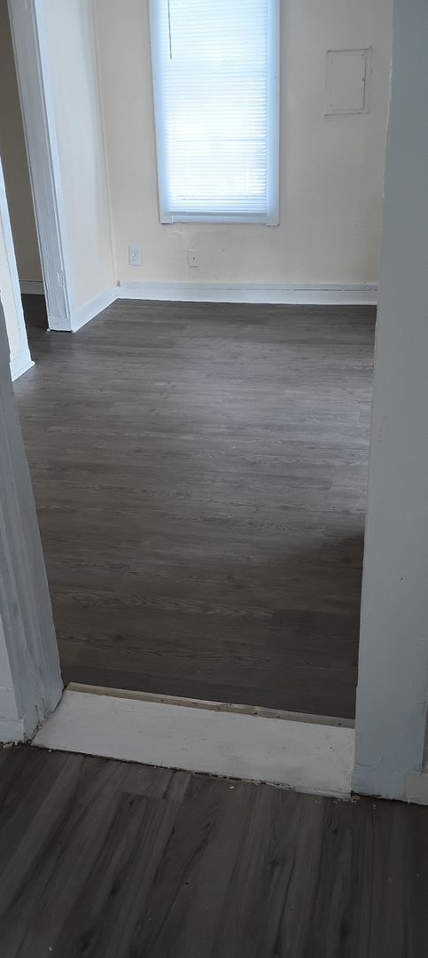 Foto del edificio - 2 Bed 1 Bath with Fenced Yard on Corner Lot