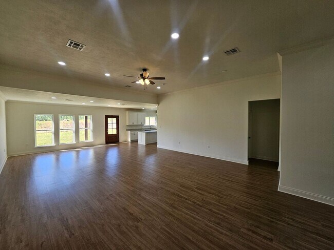 Foto del edificio - 748 Lockhart Cutoff Rd