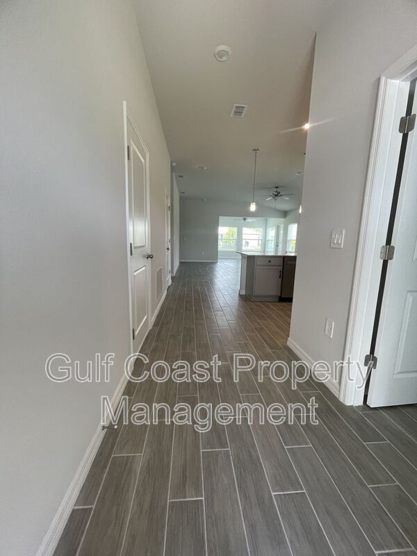 Building Photo - 25442 Colon Dr