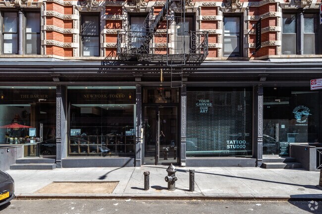 Entrance - 72-74 Thompson St
