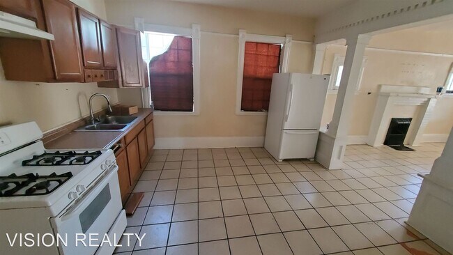 Building Photo - 605 Nino Aguilera St