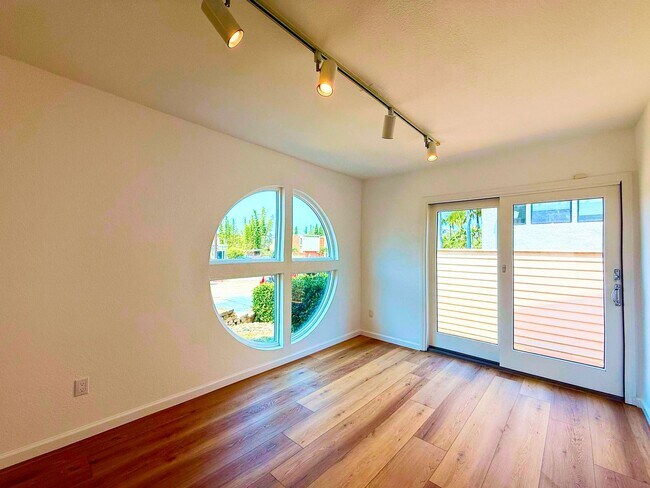 Foto del edificio - Experience refined coastal living in the h...