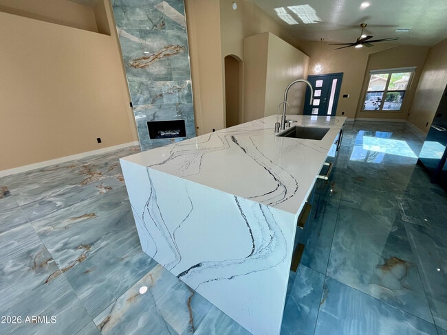 Foto del edificio - 8709 E Gail Rd