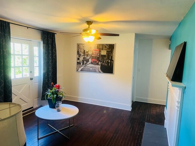 Building Photo - 2 bed, 2 bath in LOSO.