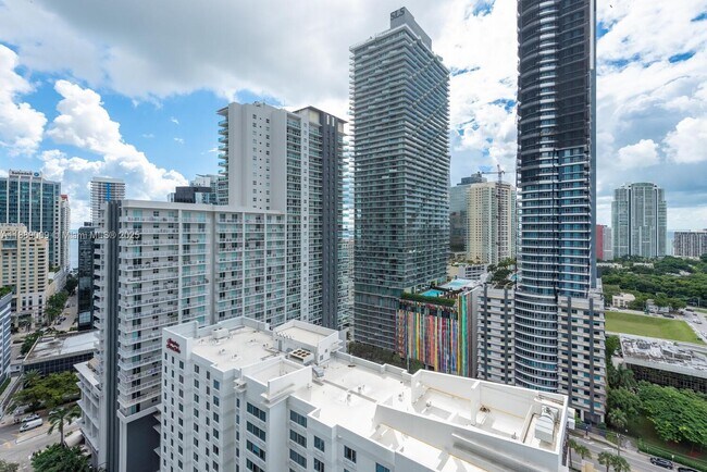 Foto del edificio - 79 SW 12th St