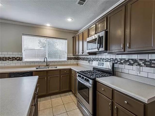 Building Photo - 10420 Matador Dr