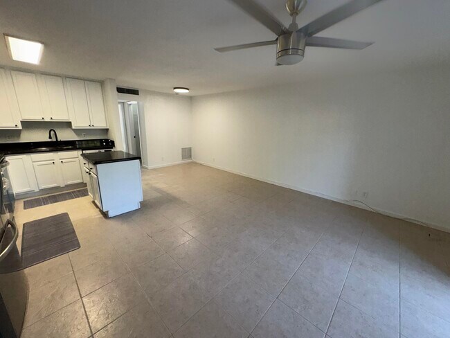 Foto del edificio - 110 N Lakeside Dr
