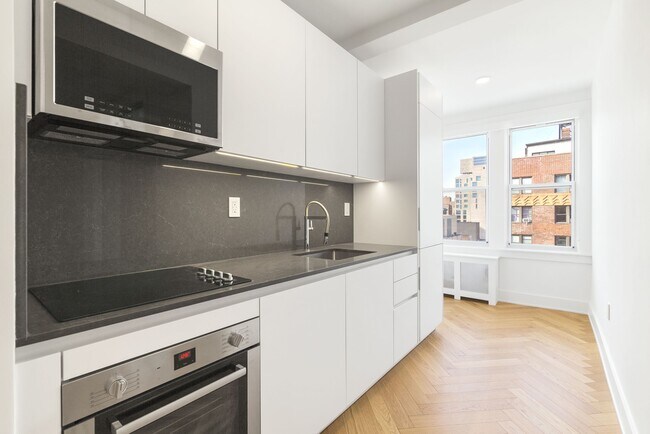 Foto del edificio - 301 E 21st St