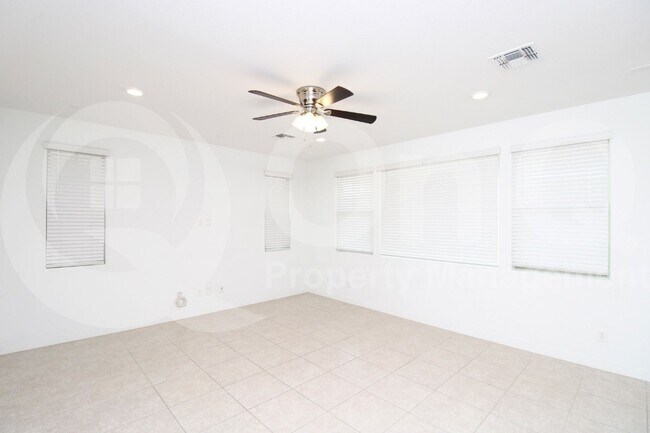 Foto del edificio - 1130 E Armstrong Wy