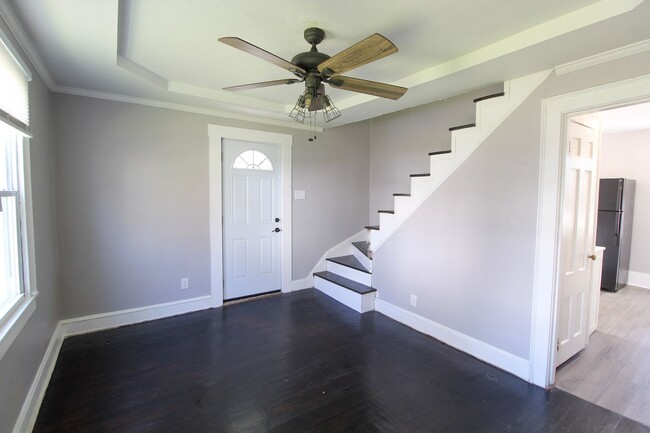 Building Photo - Recently Renovated 2BR/1BA Duplex in the H...