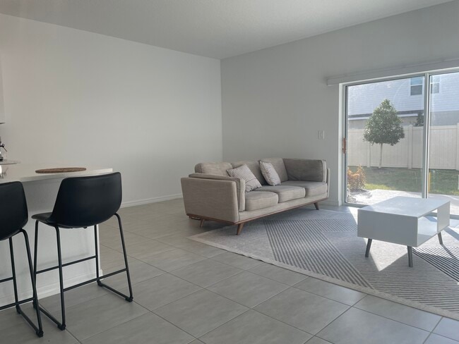 Foto del edificio - 1308 Drake Rdg Dr