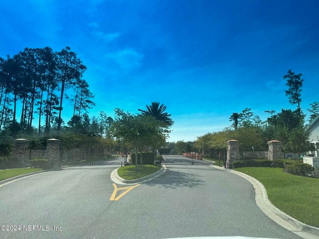 Building Photo - 496 Oxford Estates Way