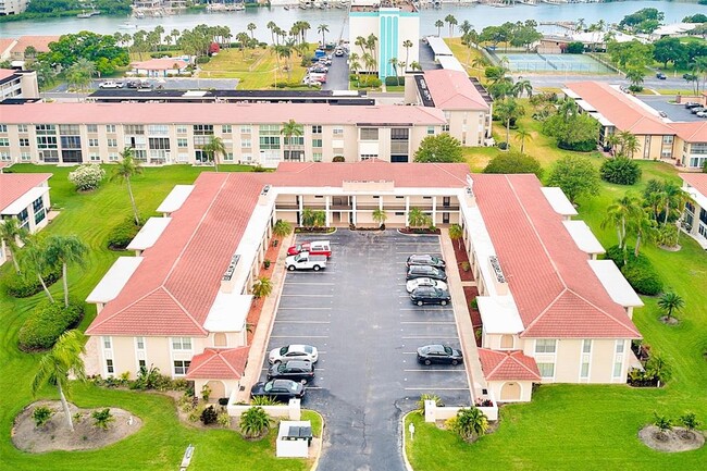 Foto del edificio - 10280 Imperial Point Dr W
