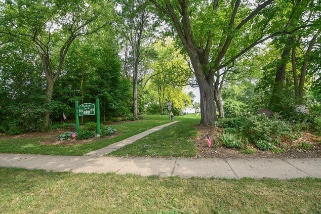 Building Photo - 5594 Apricot Ct