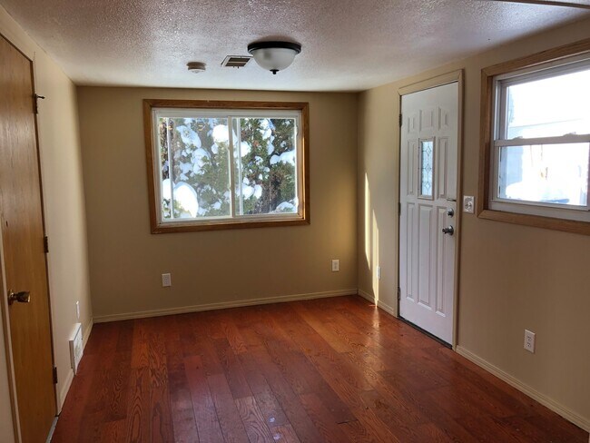 Foto del edificio - 3-Bedroom Ranch Home With Updated Kitchen and Bath!