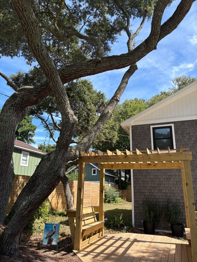 Foto del edificio - Available now for 12 month lease! 2150 per...