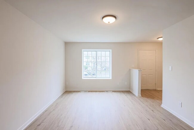 Foto del edificio - Beautiful 4 Bedroom 1.5 bath Move-In Ready!
