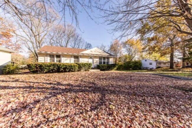 Building Photo - 6910 Noble Dr