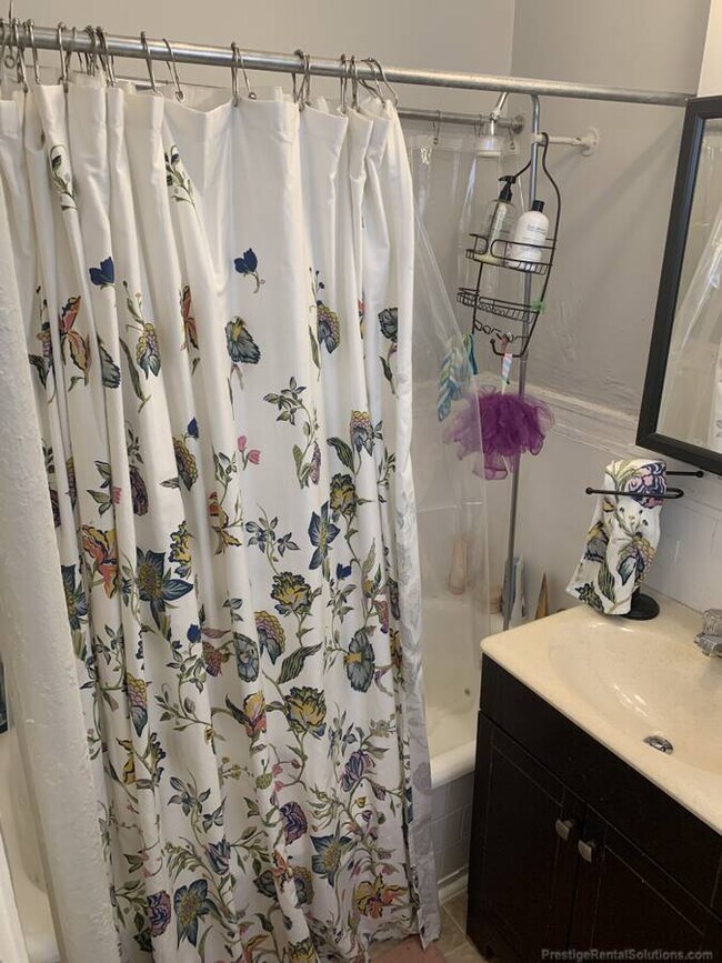 Building Photo - 60 Woodstock Ave