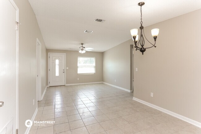 Building Photo - 10923 Weymouth Cir N