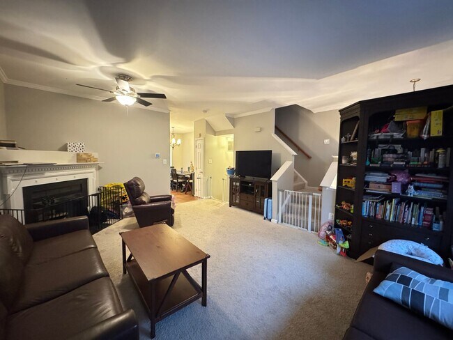 Foto del edificio - Stunning 3 Bed 2.5 Bath Home With Fenced Yard In Beautiful Harris Property