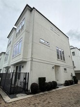 Building Photo - 5413 Larkin St