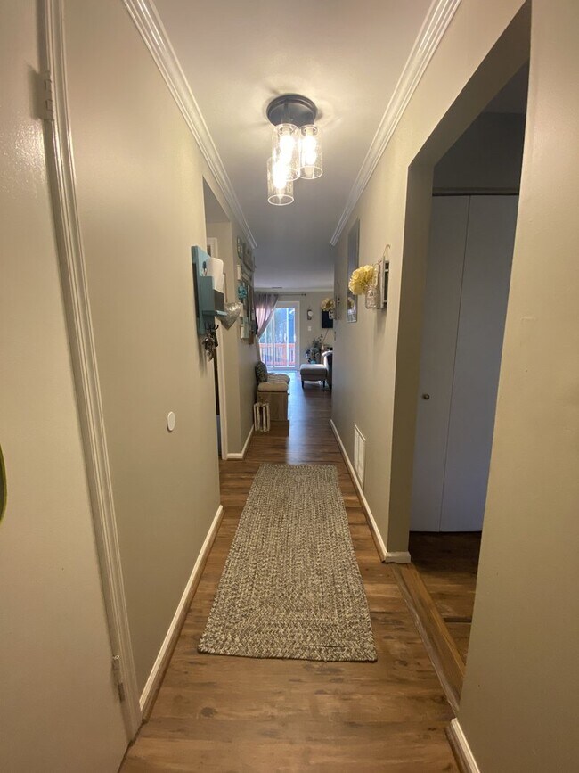 Hallway - 4236 Stockbridge Dr
