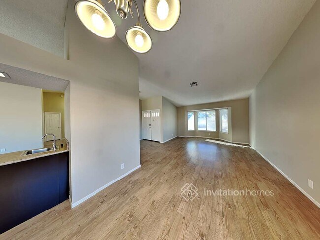 Foto del edificio - 7360 Picardie Ln
