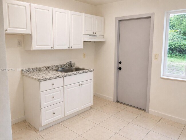 Foto del edificio - 2181 NW 91st St