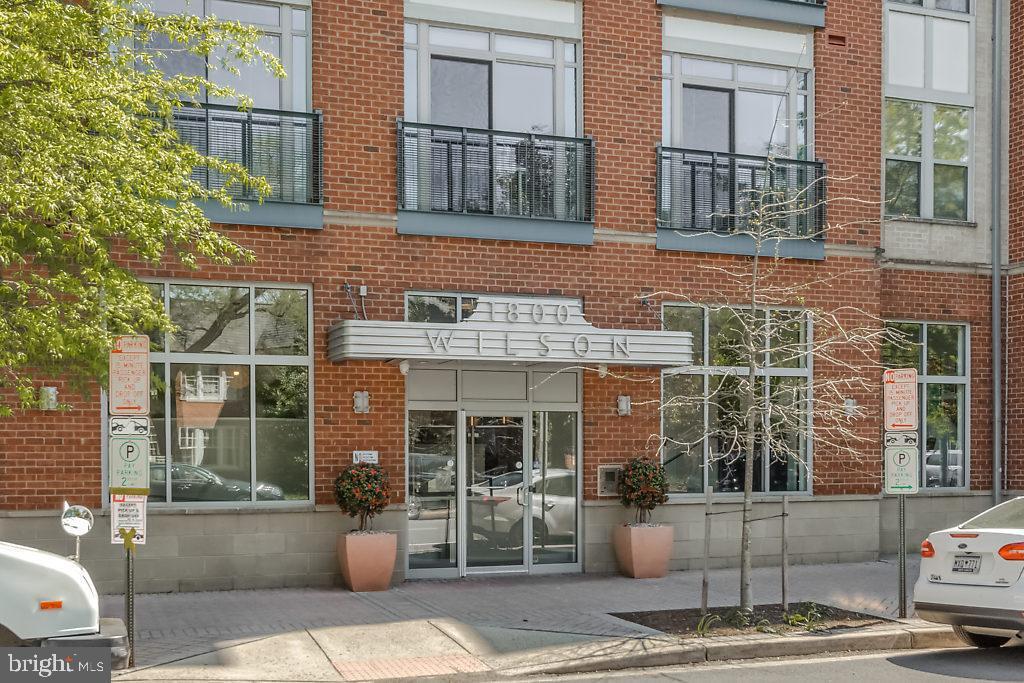 Foto principal - 1800 Wilson Blvd