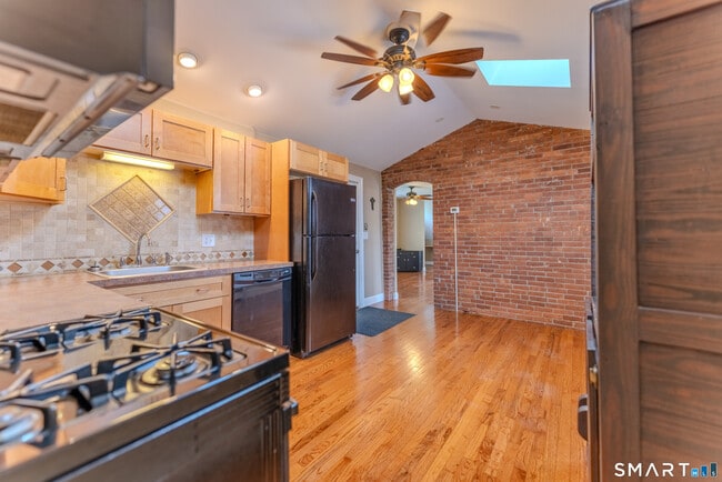 Building Photo - 31 Suffield St