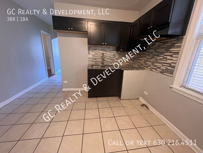 Building Photo - ***3 BR / 1 BATH / GRANITE / GARAGE SPACE ...