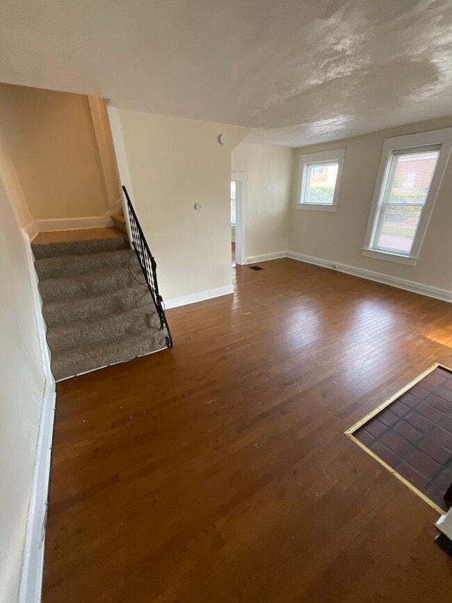 Building Photo - 4 BED HISTORIC BLOOMINGTON HOUSE!! *AVAILABLE AUGUST 2027*