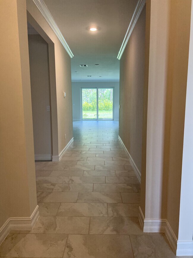 Building Photo - 331 Tamarindo Ln