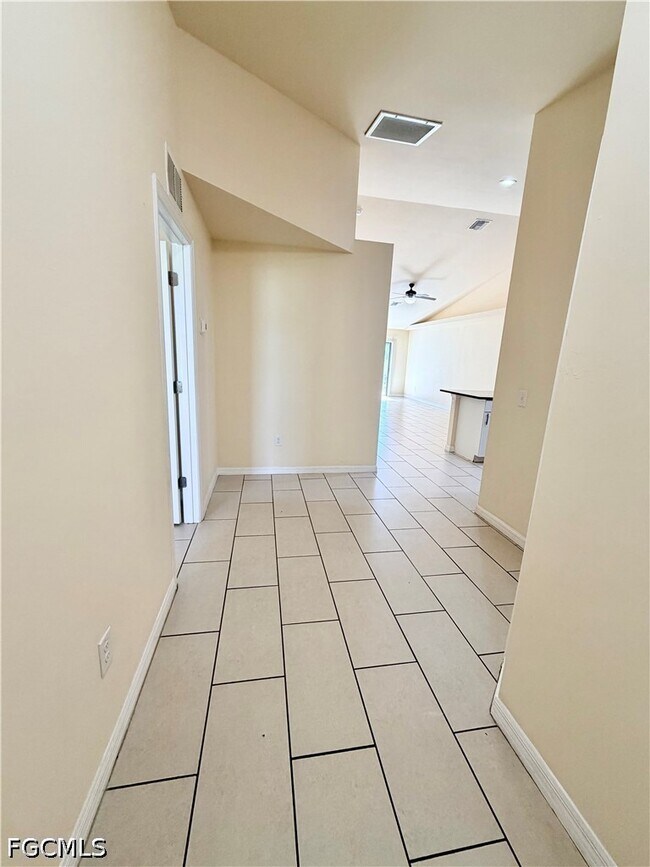 Foto del edificio - 1044 NE 8th Pl