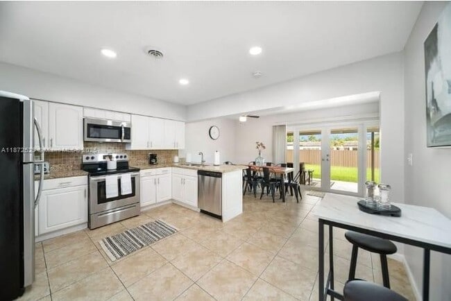 Foto del edificio - 1769 NE 45th St