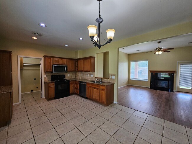Foto del edificio - Moore Rental! Available NOW!