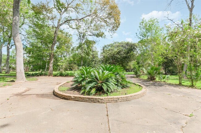 Foto del edificio - 3703 Aspenwood Dr