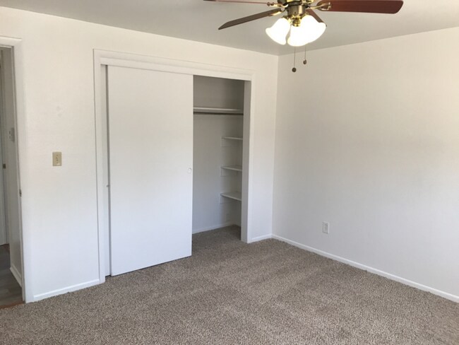 Foto del edificio - 1124 Holland Park Blvd