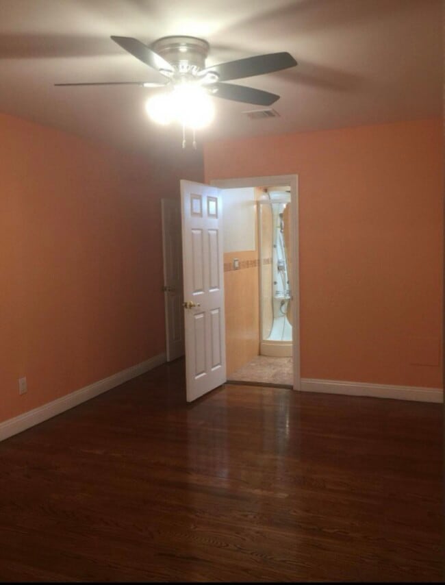 Building Photo - 5115 Canoga Ave