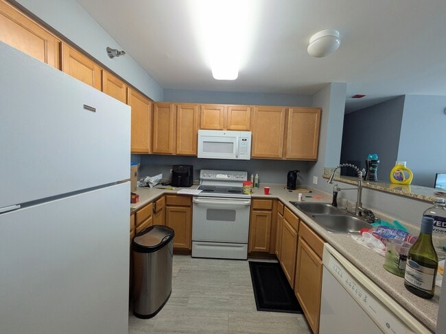 Building Photo - 345 N La Salle Dr