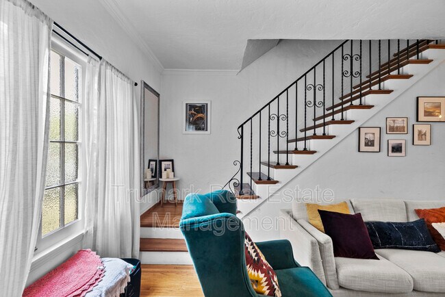 Building Photo - 73 1/2 N Catalina Ave