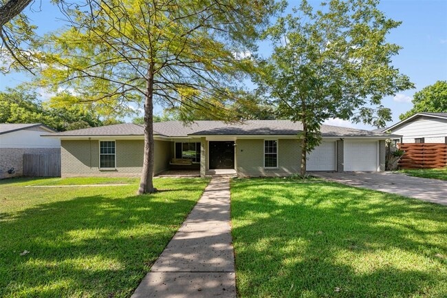 Foto del edificio - 2407 Harrowden Dr