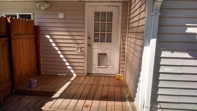 Building Photo - Refurbished Midtown Home
